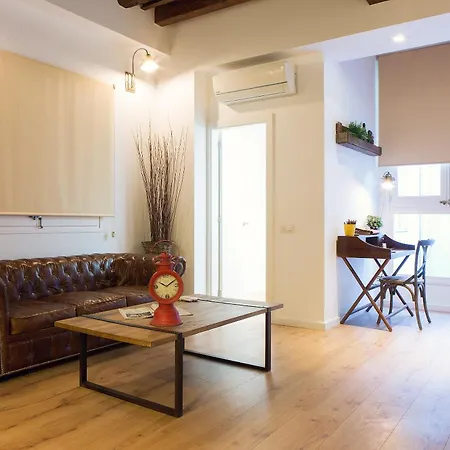 Bright Industrial Loft Center Apartamento