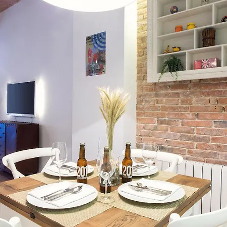 Bright Industrial Loft Center Apartmán *